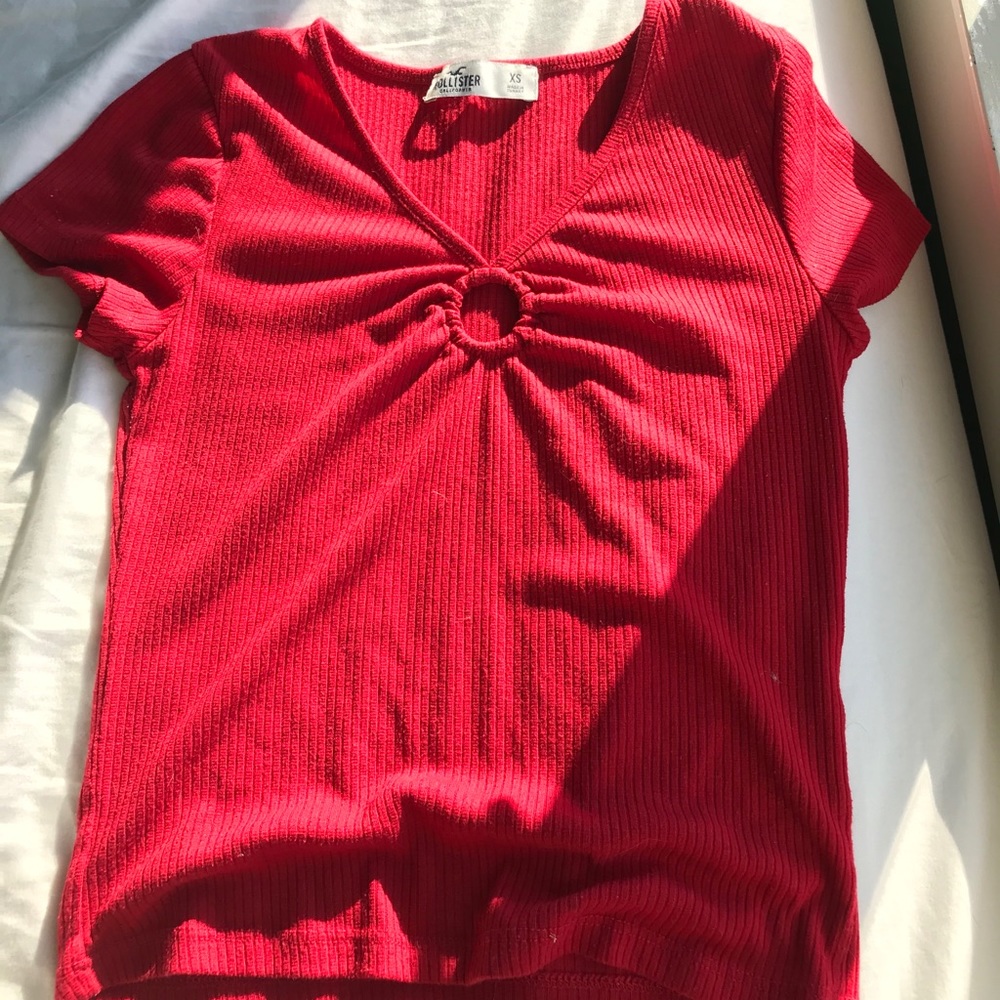 HOLLISTER red t shirt